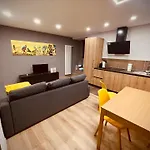 Alpine Hut Apartamento *